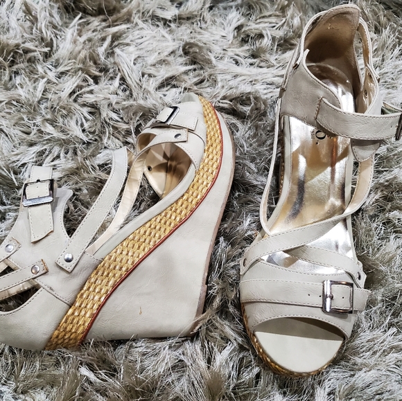 Beige wedge heels - Picture 3 of 6
